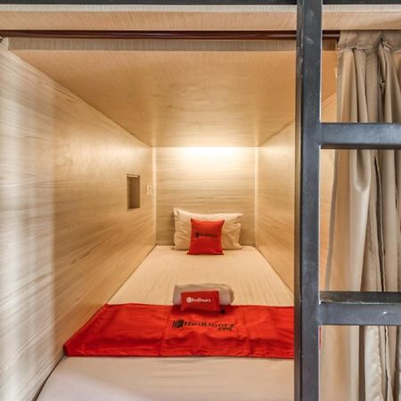 Reddoorz Hostel Near Stadion Mandala Krida Yogya Джокякарта Екстериор снимка