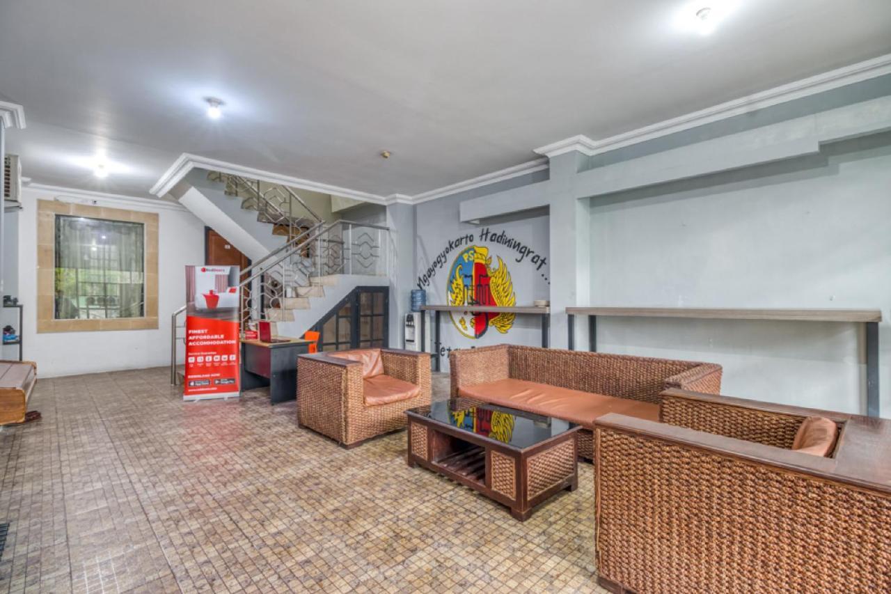 Reddoorz Hostel Near Stadion Mandala Krida Yogya Джокякарта Екстериор снимка