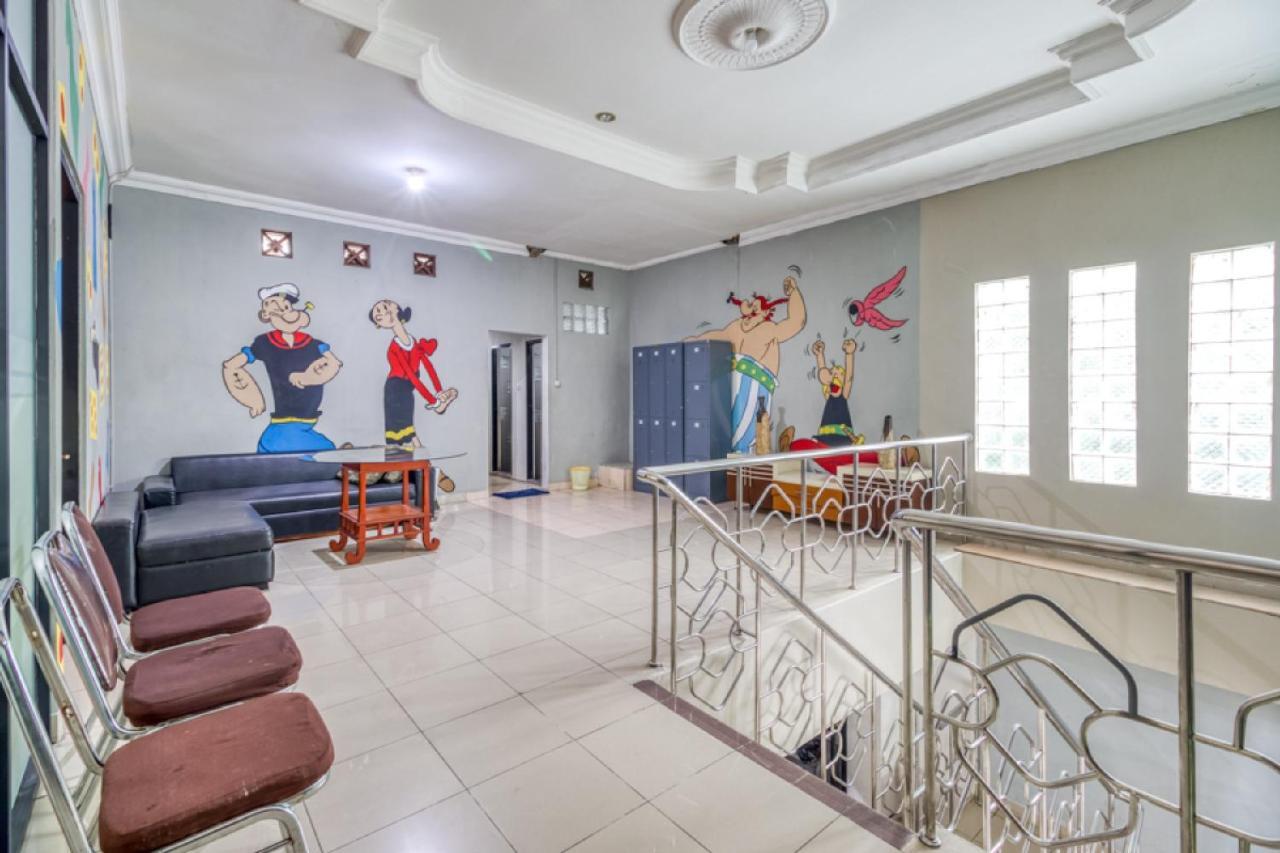 Reddoorz Hostel Near Stadion Mandala Krida Yogya Джокякарта Екстериор снимка