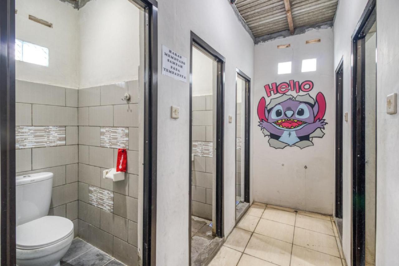 Reddoorz Hostel Near Stadion Mandala Krida Yogya Джокякарта Екстериор снимка