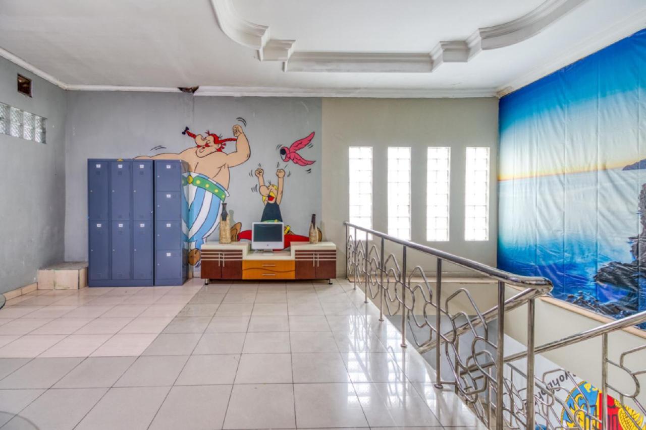 Reddoorz Hostel Near Stadion Mandala Krida Yogya Джокякарта Екстериор снимка